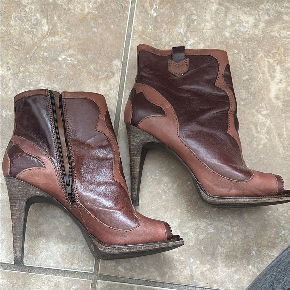 Stylish Brown Leather Peep-Toe Ankle Boots - Picture 2 of 3